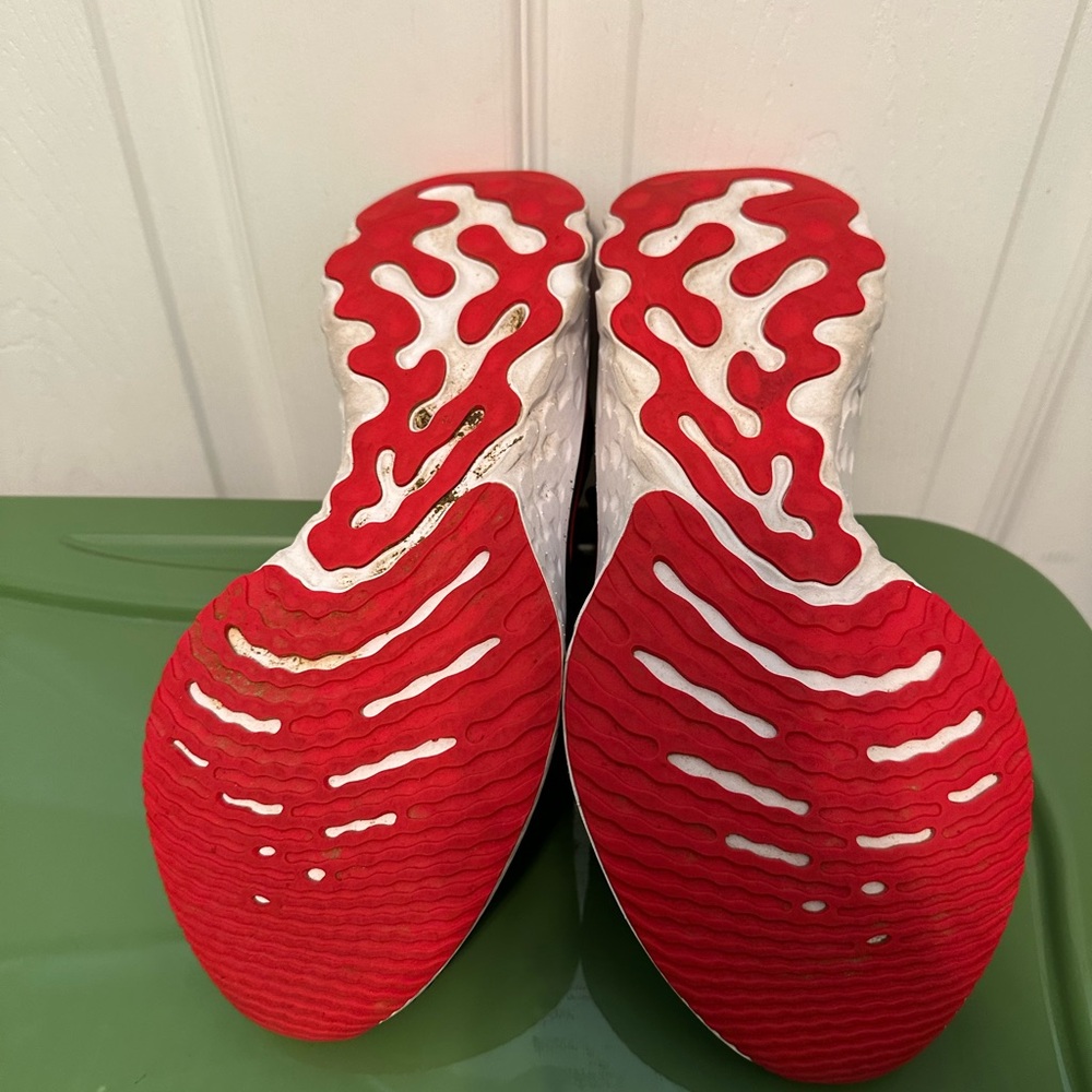 Nike Black and Red Women's Running Shoes - Picture 5 of 7
